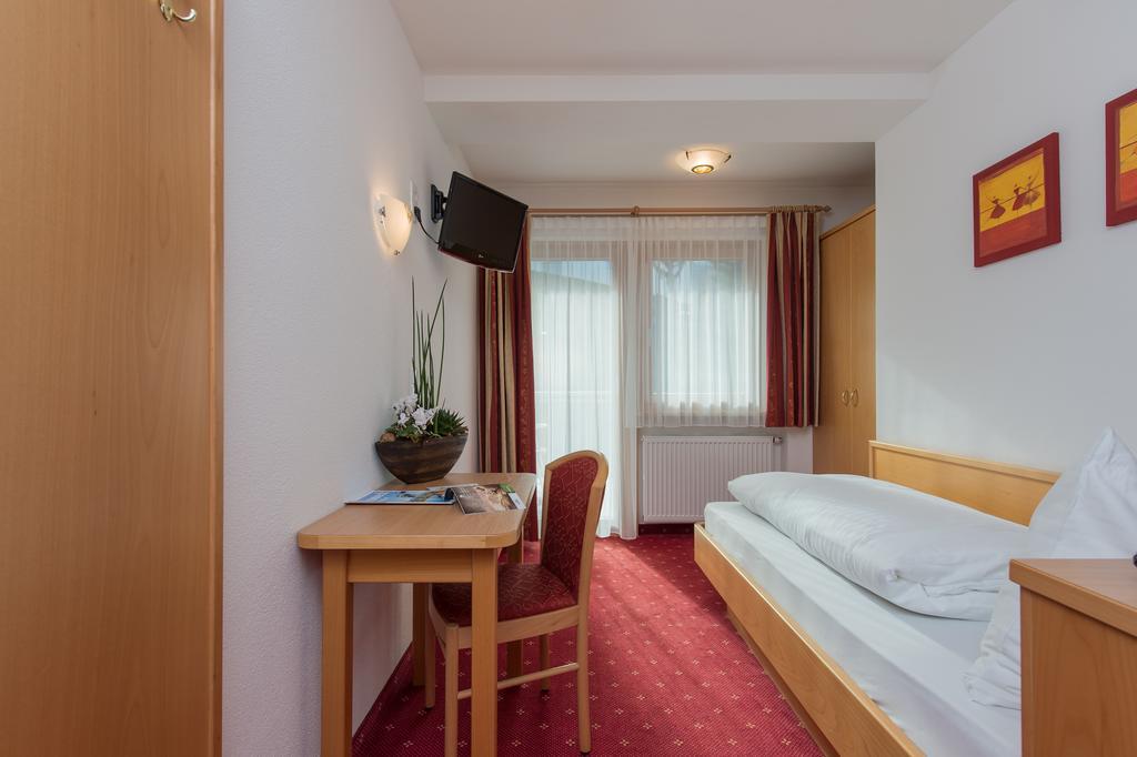 Hotel Garni Hochgruber Brunico Quarto foto
