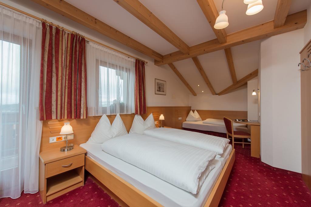 Hotel Garni Hochgruber Brunico Quarto foto