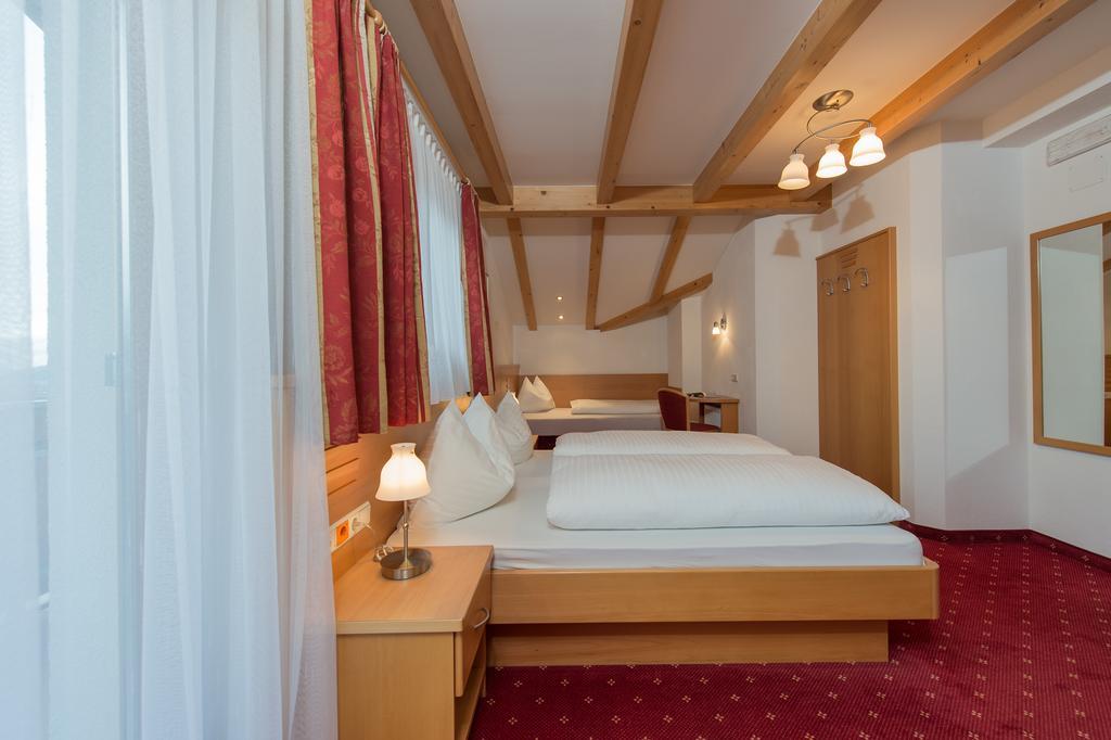 Hotel Garni Hochgruber Brunico Quarto foto