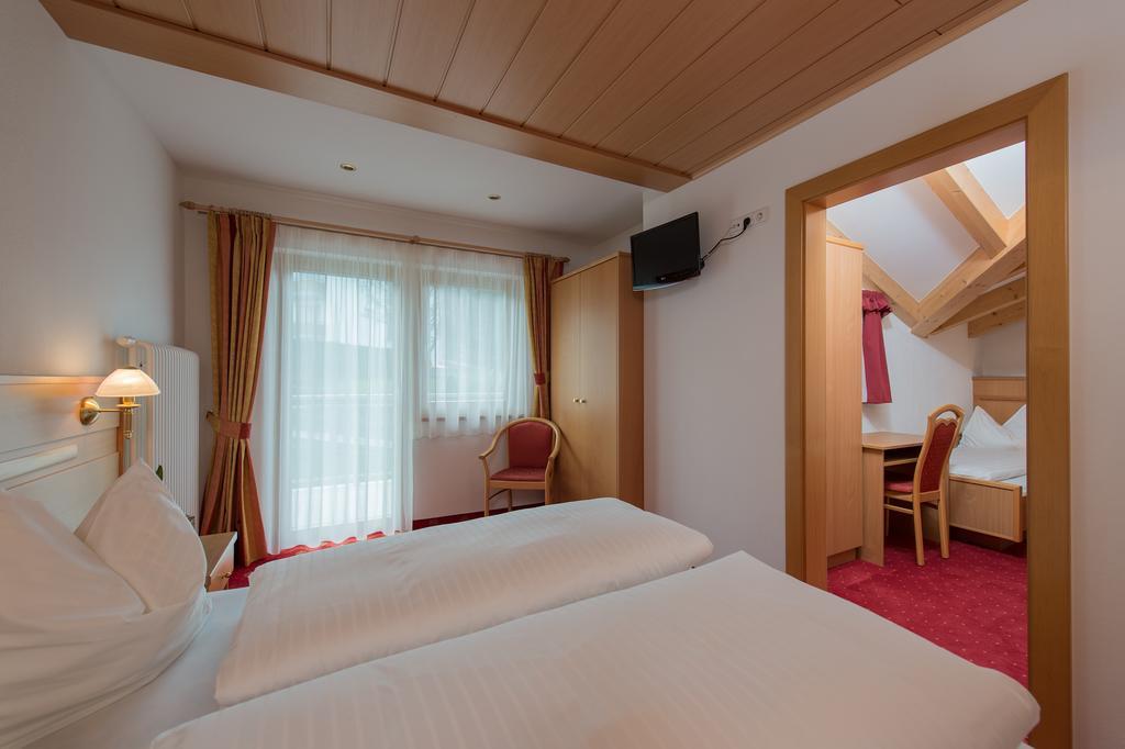 Hotel Garni Hochgruber Brunico Quarto foto